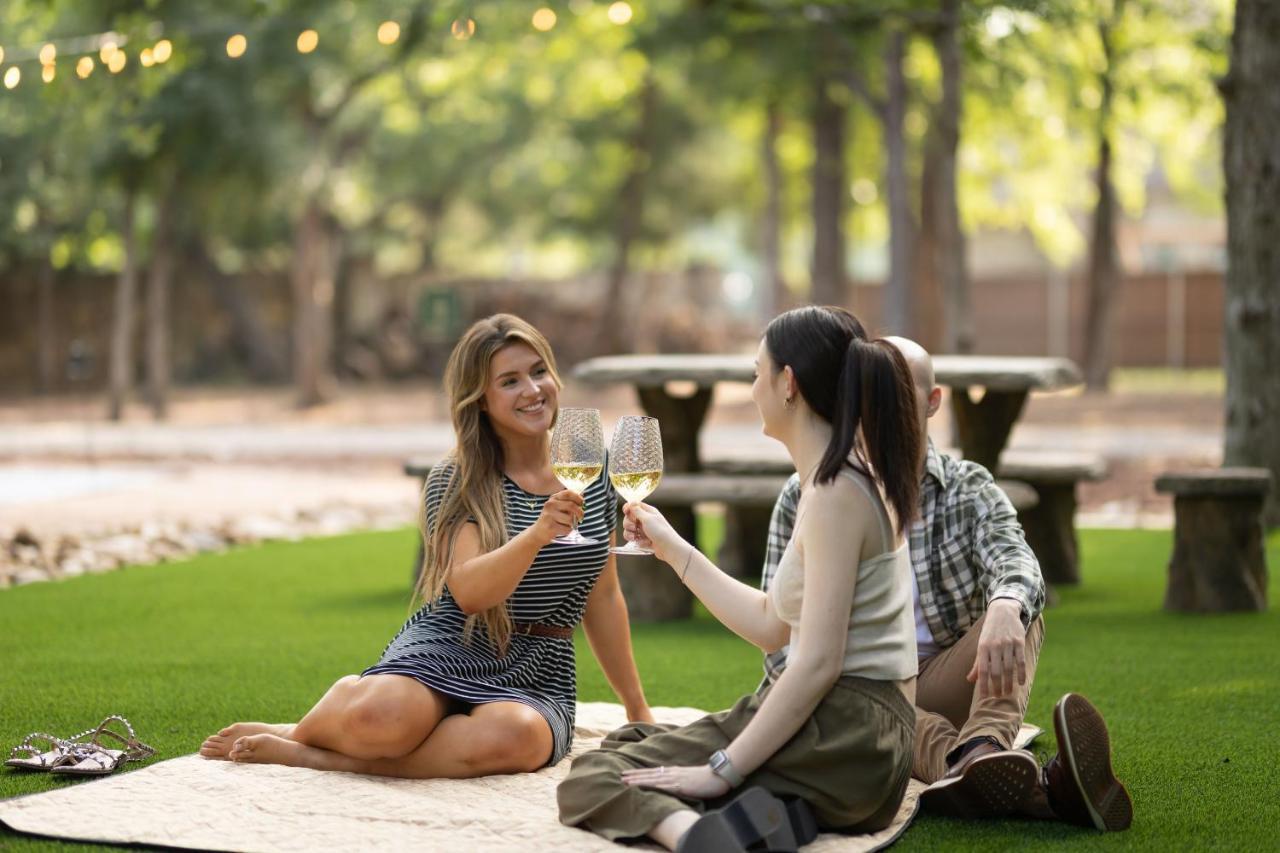 7744 Ranch Glamping Resort Austin Exterior foto
