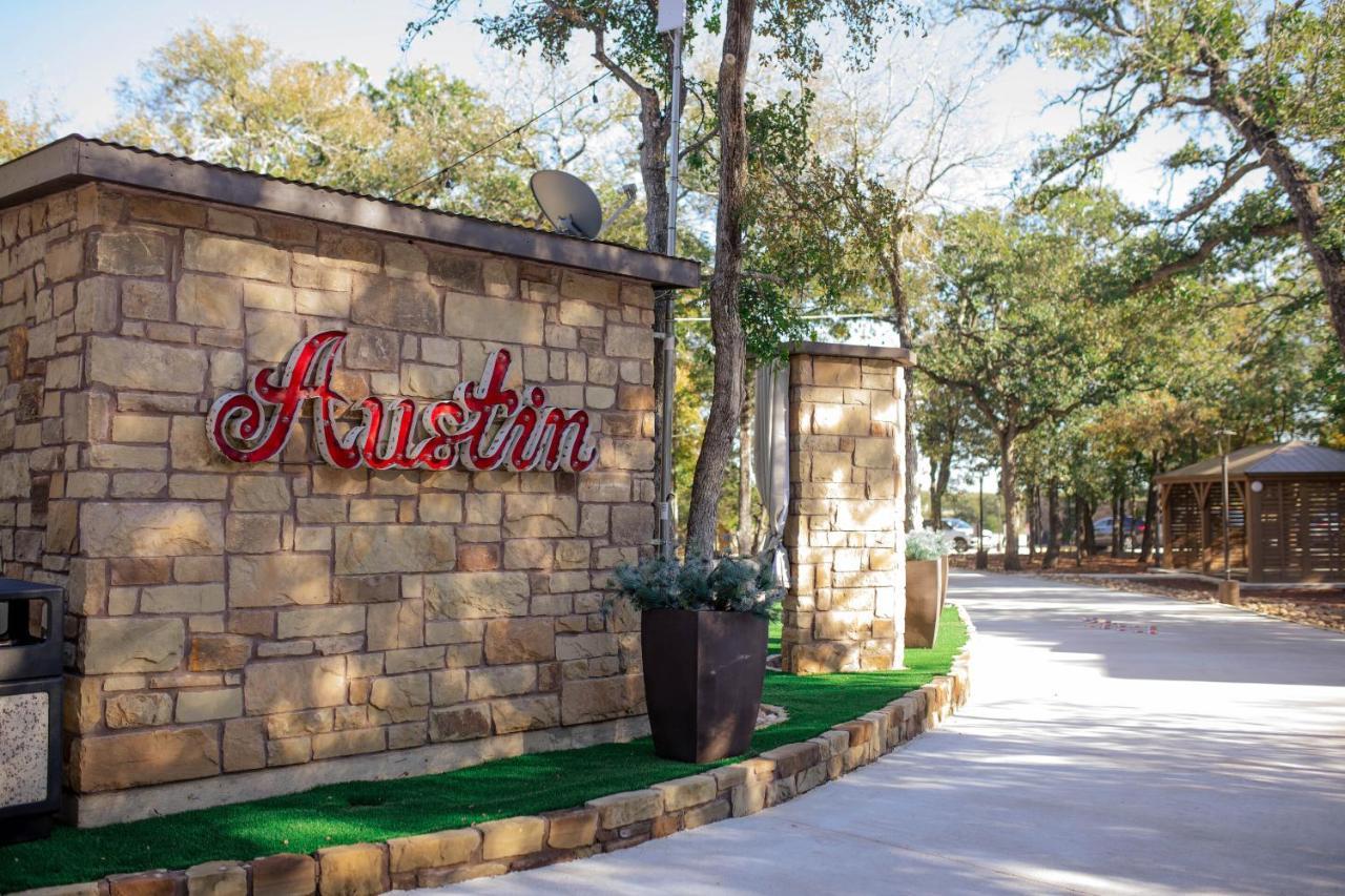7744 Ranch Glamping Resort Austin Exterior foto