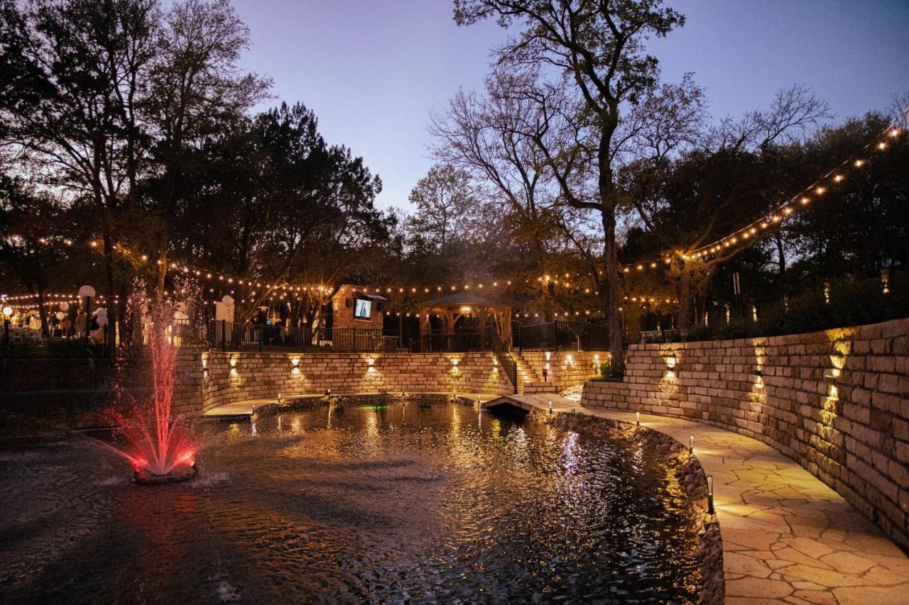 7744 Ranch Glamping Resort Austin Exterior foto