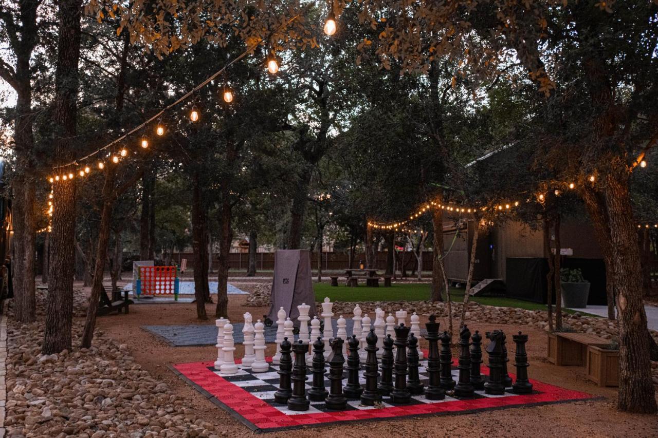 7744 Ranch Glamping Resort Austin Exterior foto